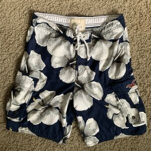 *Y2K* Hollister men’s size medium 10” blue floral lined swimsuit board shorts